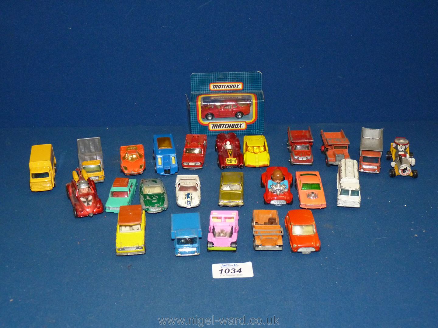 A quantity of small Matchbox vehicles including; racing cars, small lorries, a boxed Porsche 944, - Image 2 of 2