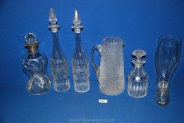 A quantity of glassware including a pair of grapevine etched decanters (one stopper a/f.