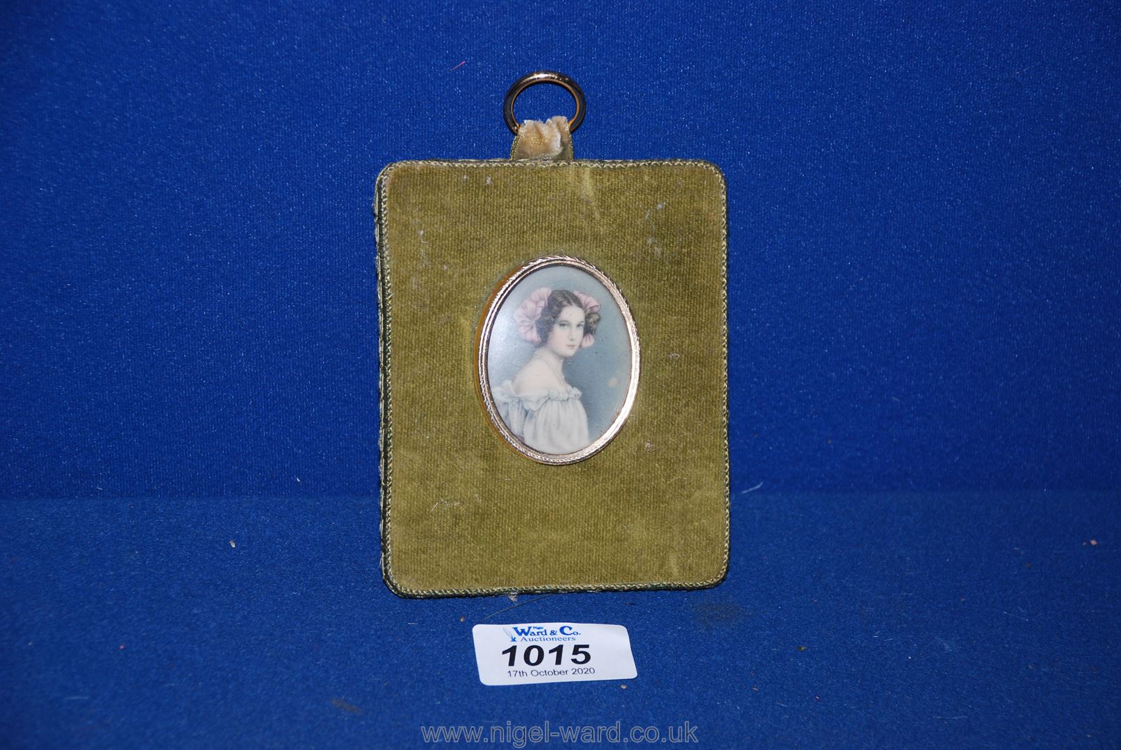 ***A velvet mounted oval framed miniature PRINT of a young girl with large bows in her hair.