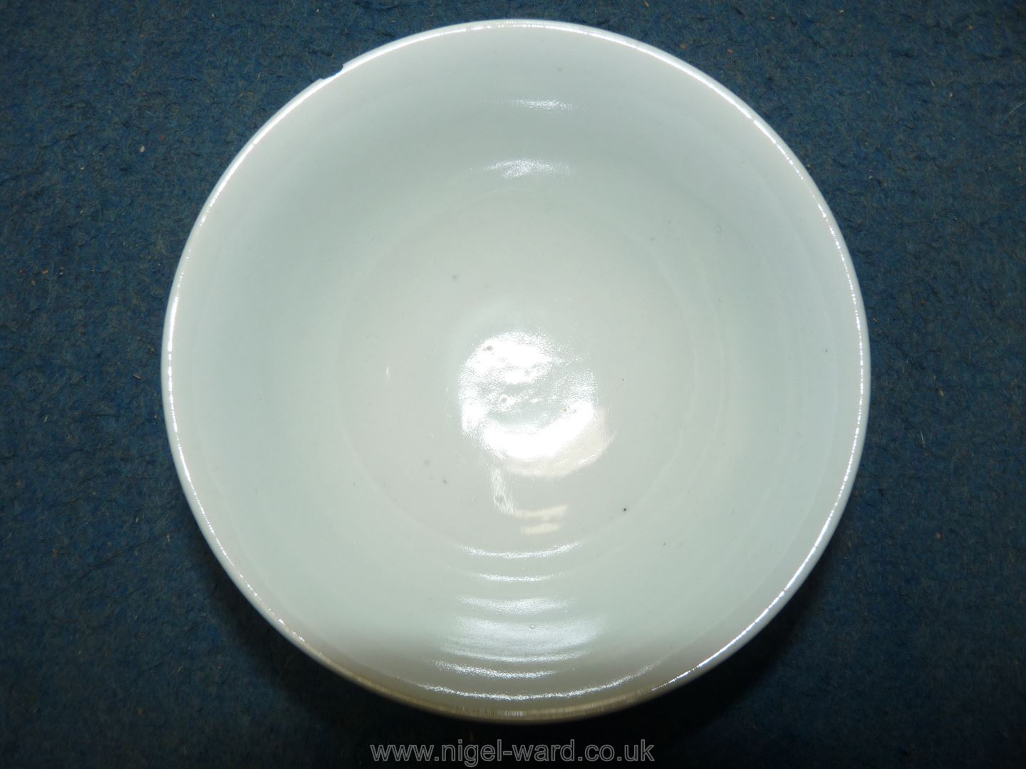 A quantity of oriental dinnerware including plates, rice bowls and covers/stands, spoons etc, - Image 21 of 35