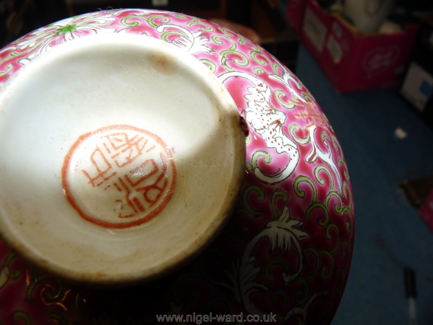 A quantity of oriental dinnerware including plates, rice bowls and covers/stands, spoons etc, - Image 8 of 35