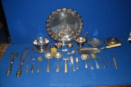 A box of plated items to include a round tray, serving fork and slice, crumb tray, forks and spoons,