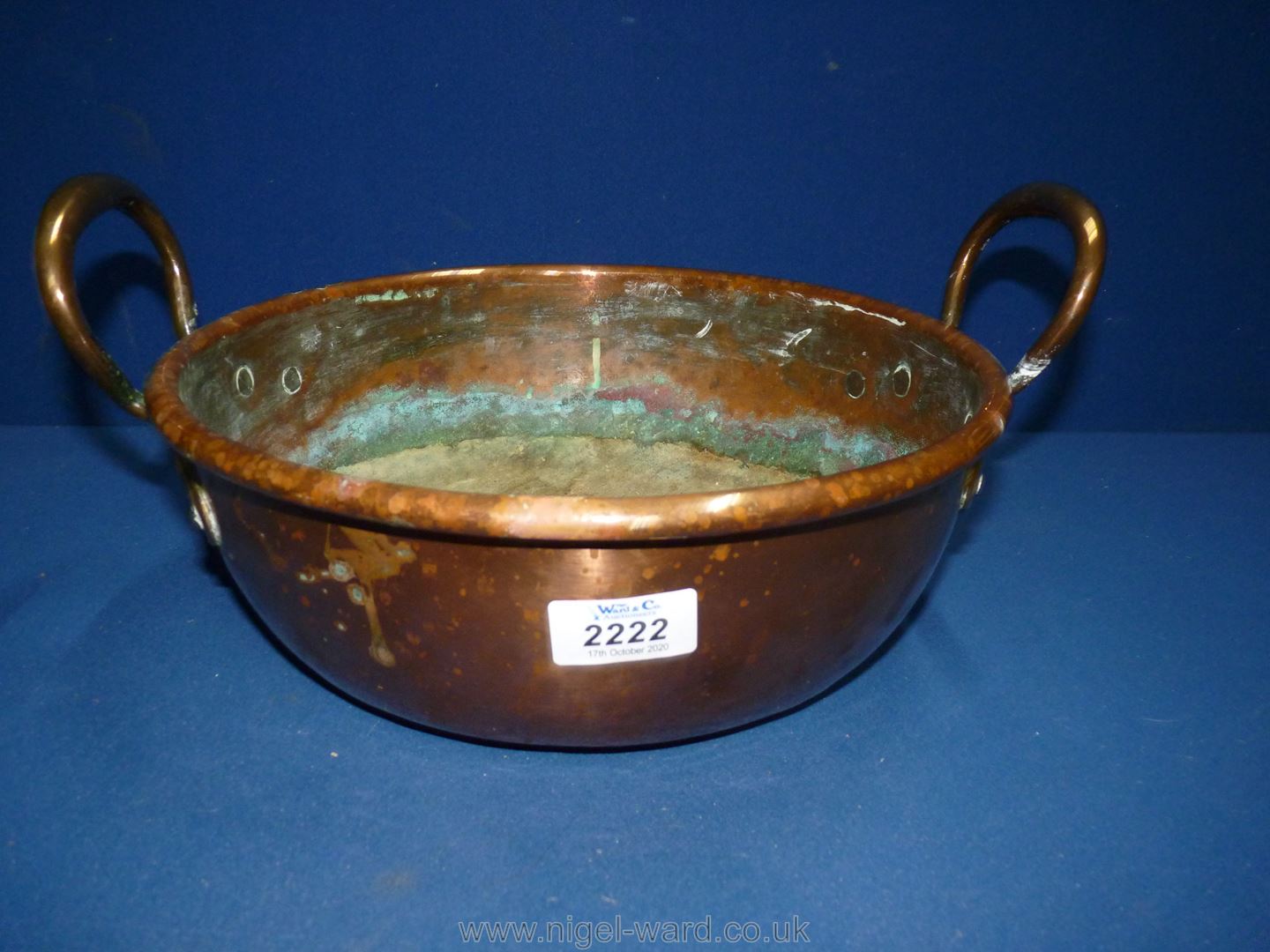 A shallow two handled copper pan, 4 1/2" deep x 11 3/4" diameter. - Image 2 of 6