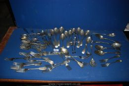 A quantity of miscellaneous cutlery.