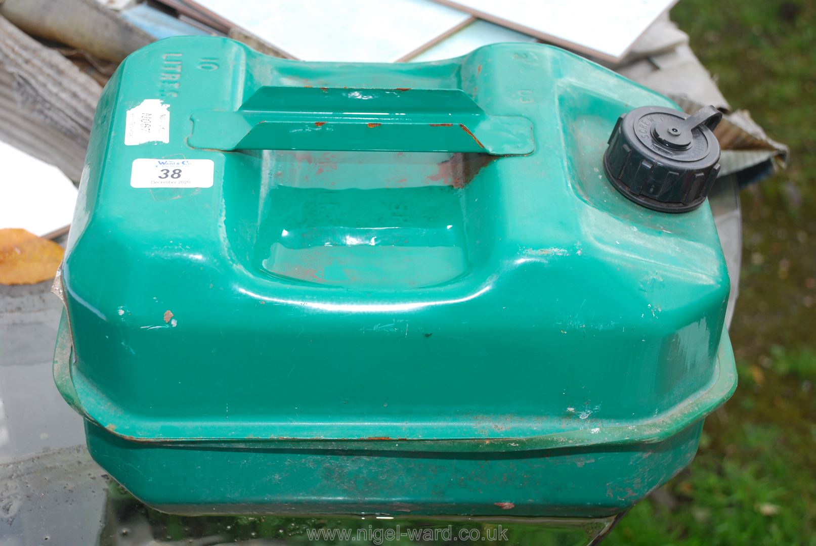 A Green 10 litre fuel can.