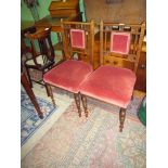 A pair of Edwardian Mahogany framed Side Chairs having turned front legs and scratch-moulded frame,