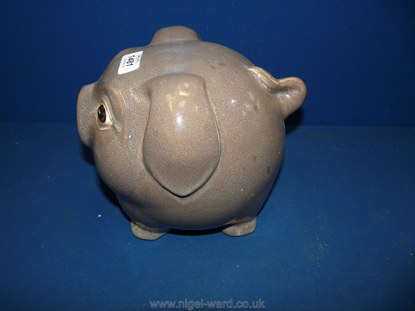A large, grey, happy ceramic pig, 8" tall. - Image 2 of 3