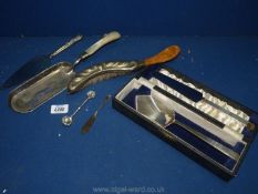 A cased Walker & Hall plated serving spoon and cake knife, crumb tray, cake slice,