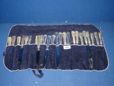 Fourteen Elkington dinner and dessert knives in a blue cloth case.