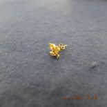 An 18ct gold and diamond earring