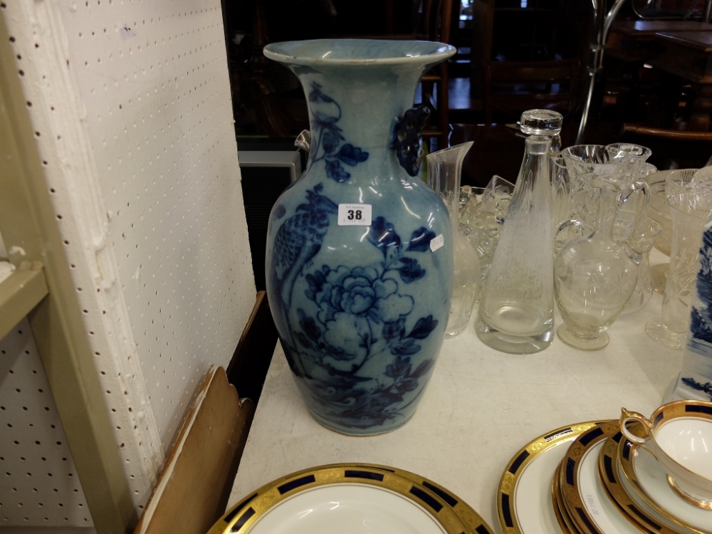 A large oriental vase - Image 2 of 2