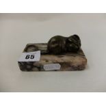 A small bronze sculpture of a mouse on a marble plinth,