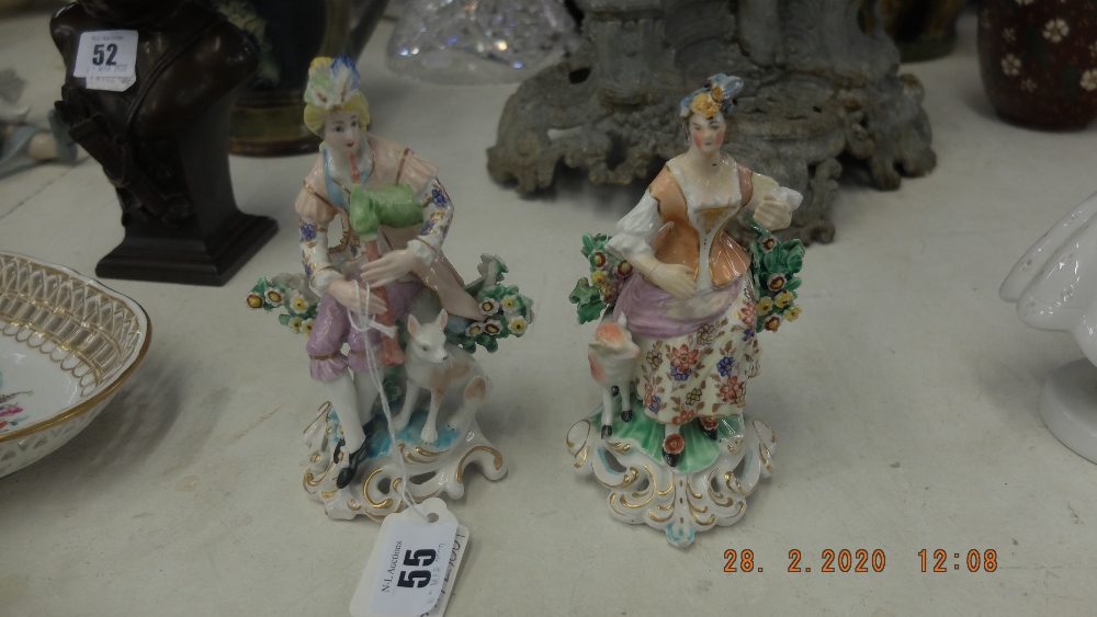 A pair of hand painted porcelain figures a/f - Image 3 of 3