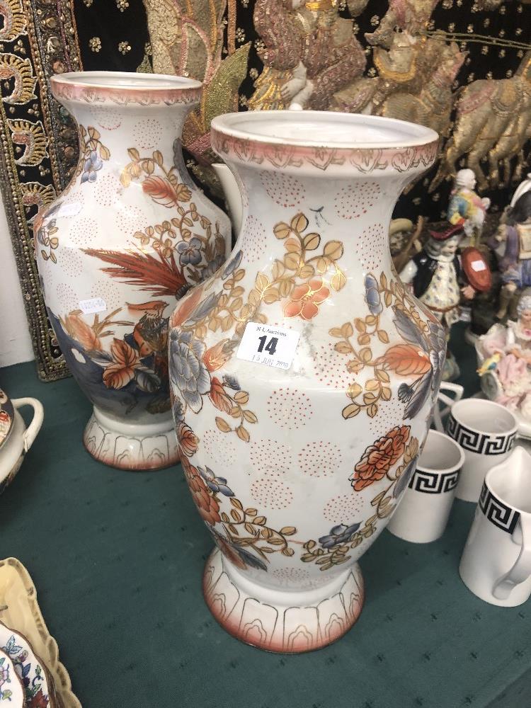 A pair of orange and white oriental vase - Image 2 of 2