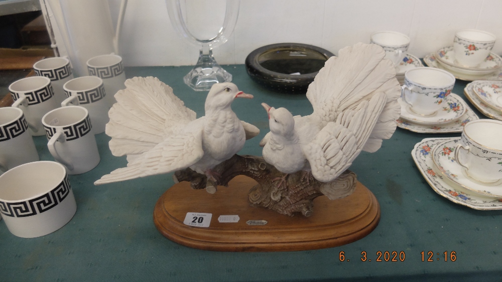 A figure of doves - Image 2 of 4