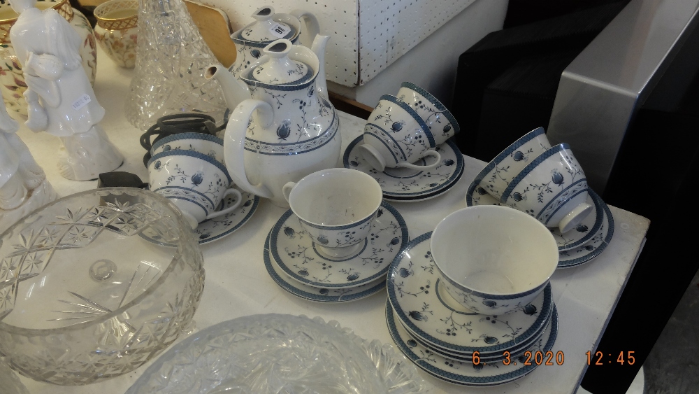 A Royal Doulton Cambridge blue and white tea and coffee service - Image 6 of 9
