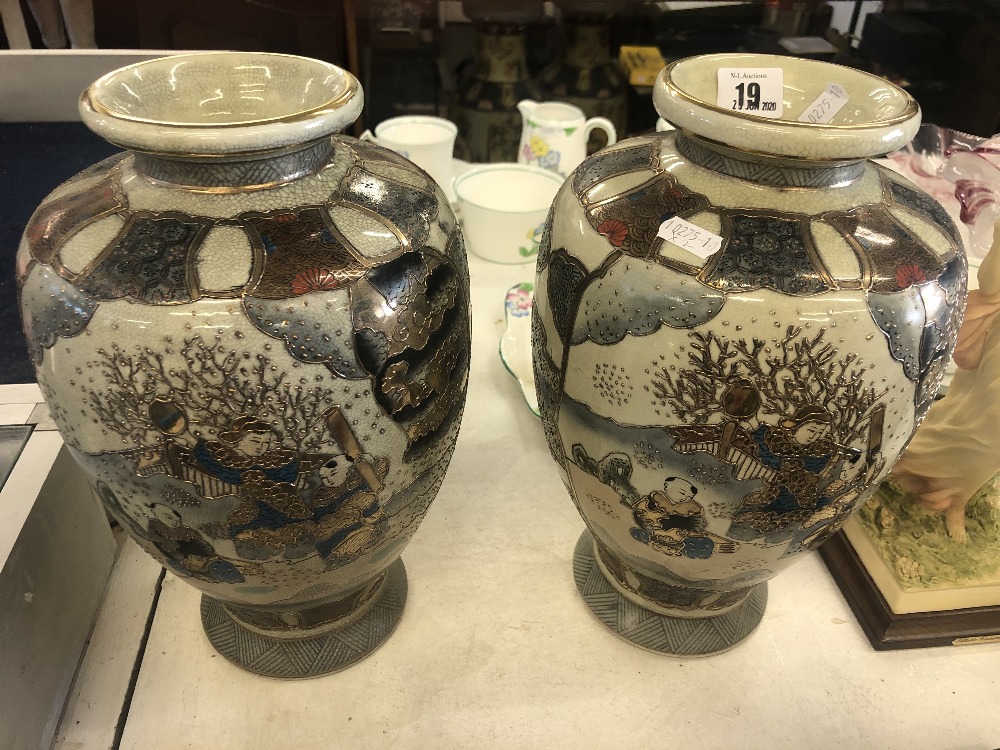 A pair of Satsuma vases - Image 2 of 2