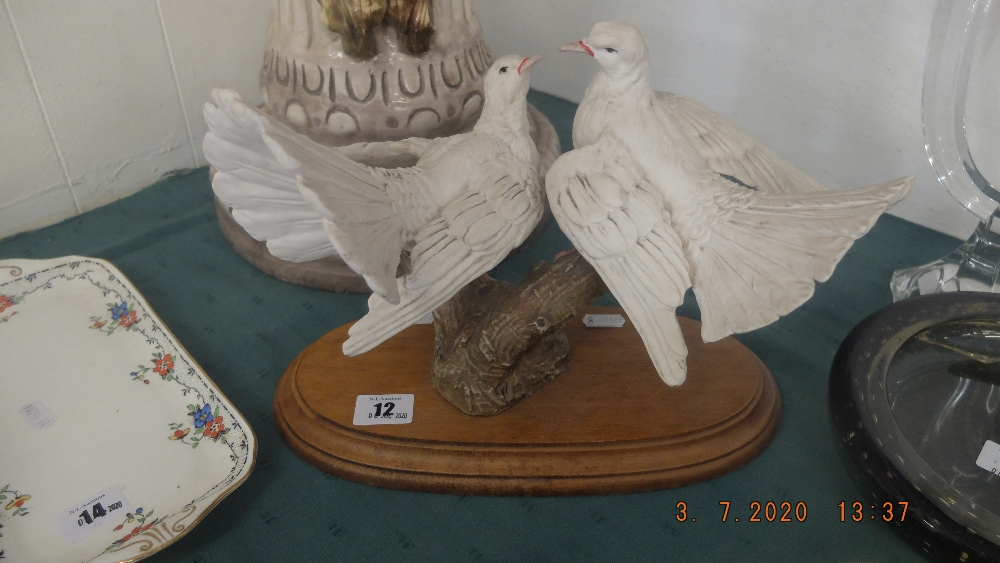 A figure of doves - Image 2 of 2