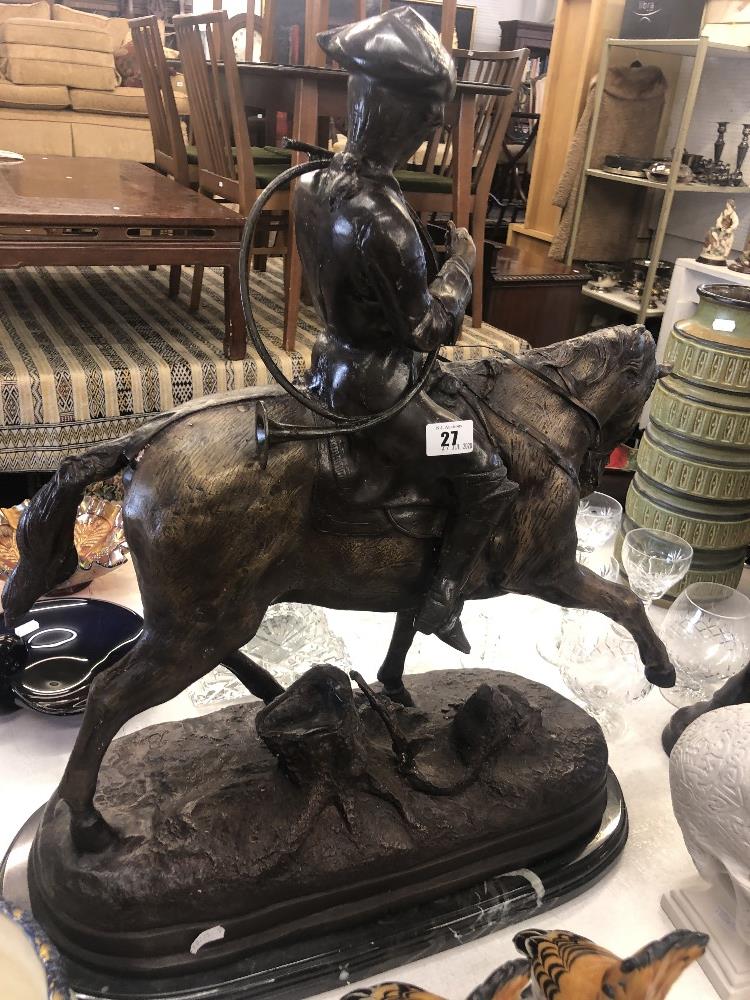 A bronze huntsman on a horse - Image 3 of 4