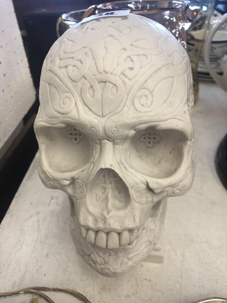 A figure of a skull - Image 3 of 5