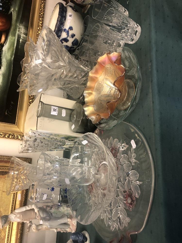 A quantity of assorted glassware