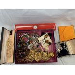 A qty of assorted costume jewellery
