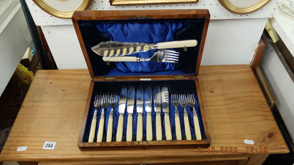 An oak cased fish set and servers - Bild 2 aus 2