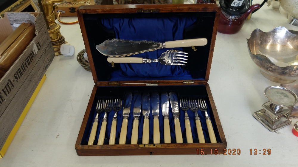 An oak cased fish set and servers - Image 2 of 2