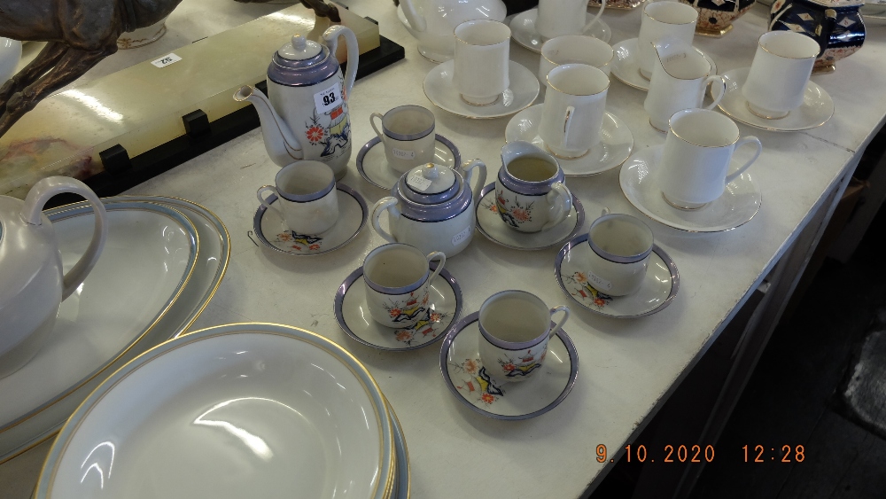 An eggshell part tea set