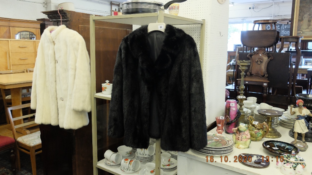 A fur jacket - Image 2 of 2