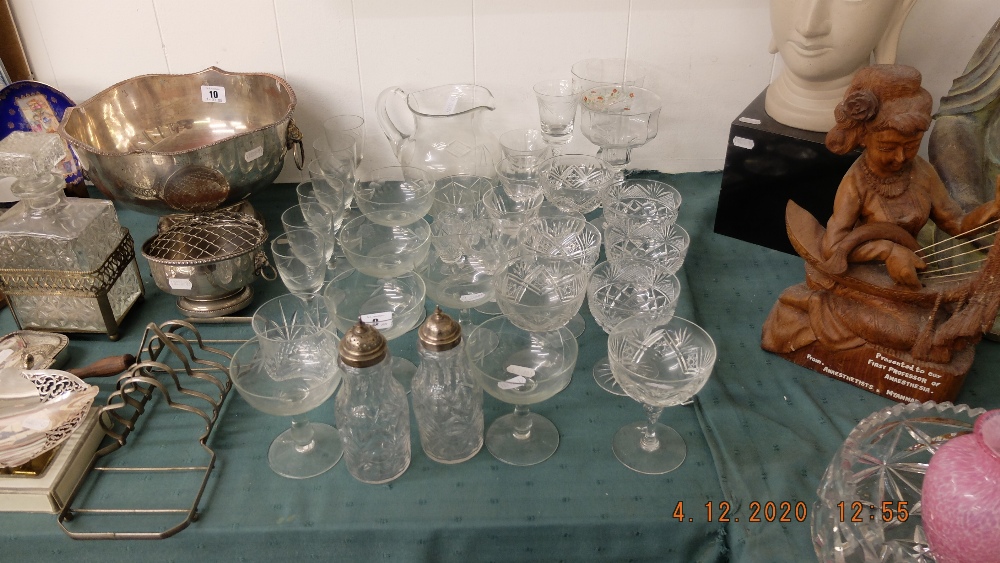 A collection of glassware inc.