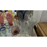 A qty of assorted glassware