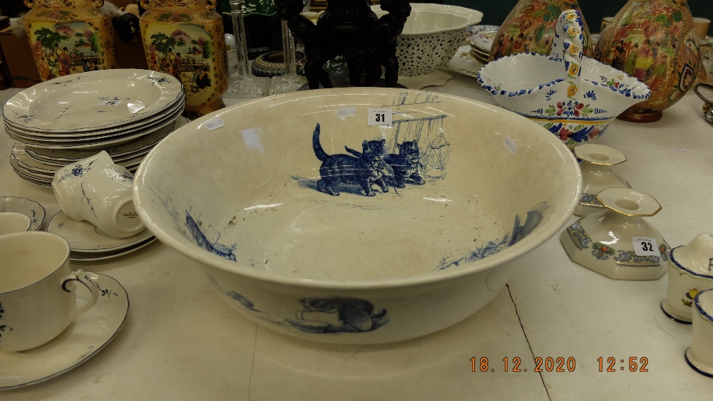 An early blue and white Minton wash bowl decorated with cats