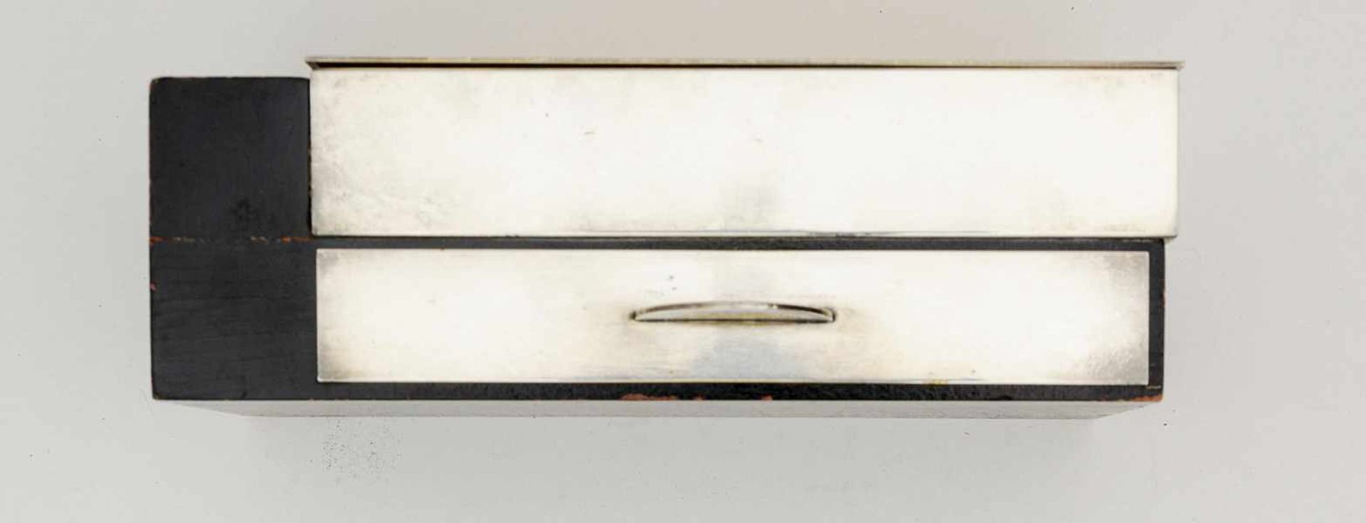 Bauhaus - - Zigarettendose mit Ascheschale und Streichholzaufnahme. Deutsch, um 1920. Vernickeltes - Bild 4 aus 4