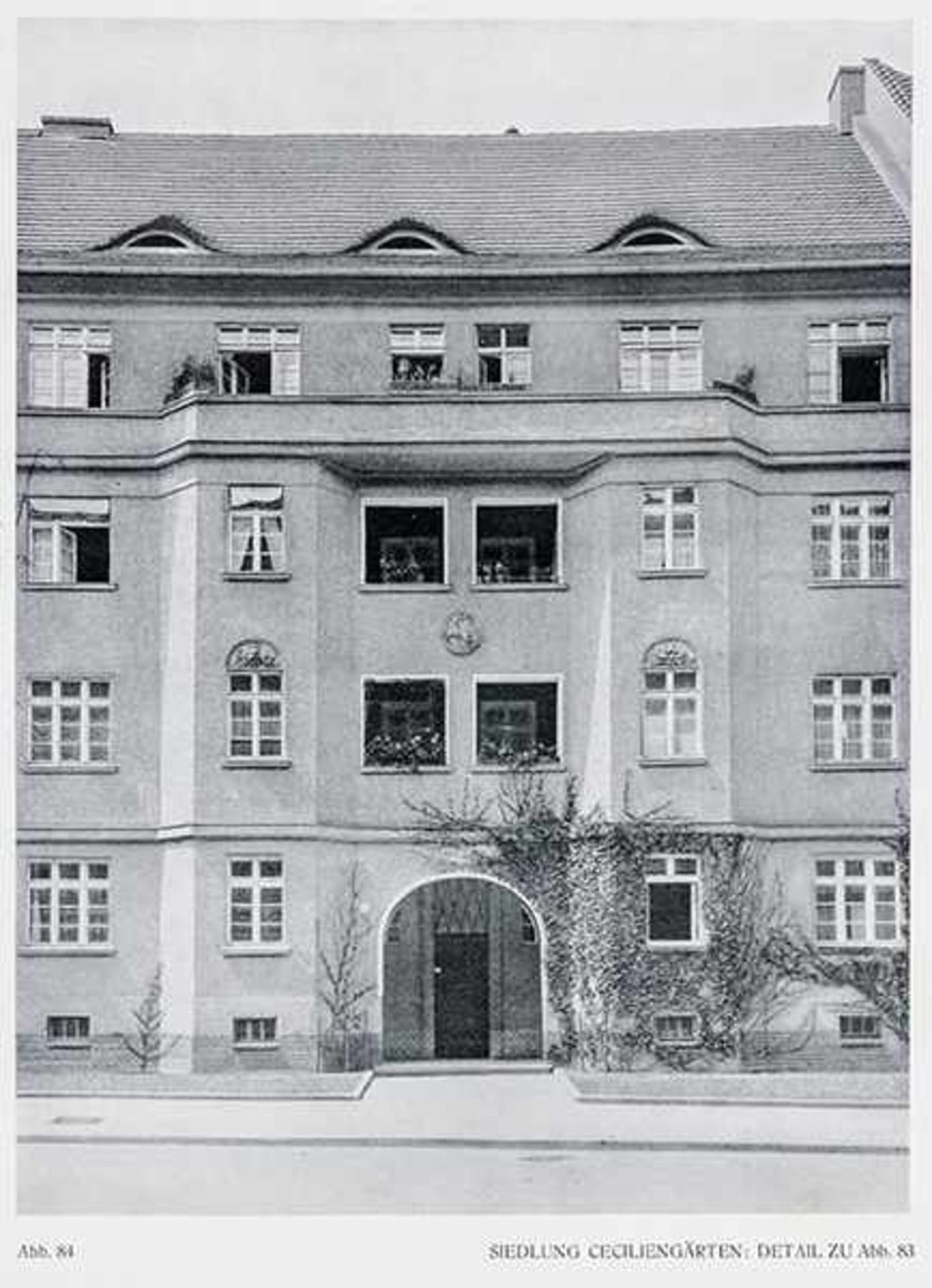 Architektur - - Heinz Lassen. Stadtbaurat vom Bezirksamt 11 Berlin. Einleitung von Max Reichenbach. - Bild 2 aus 3