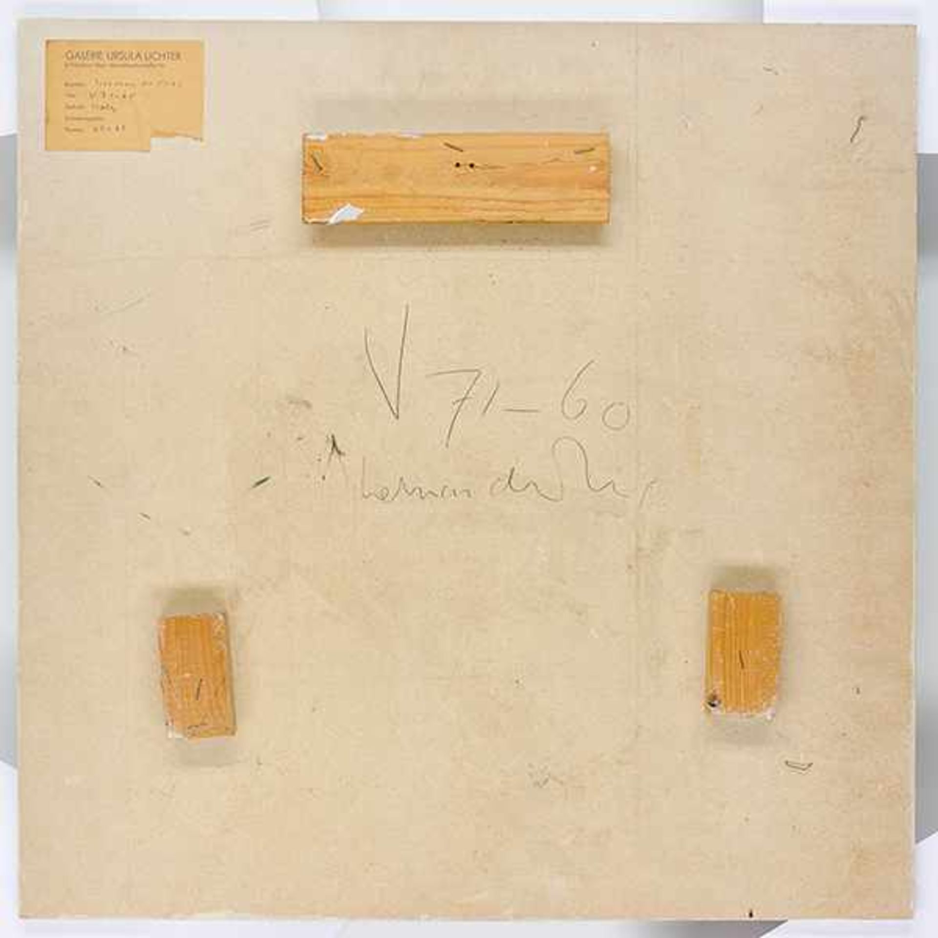 Vries, Herman de. V 71-60. Holzrelief. Acryl über Holzzuschnitt auf Hartfaserplatte. Verso signiert, - Bild 2 aus 3