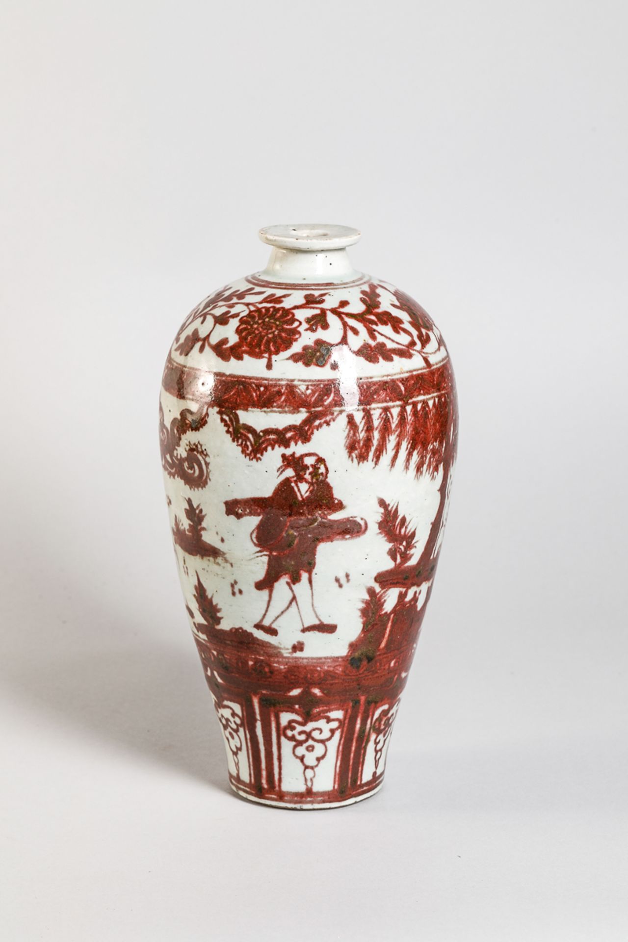 Vase meïping en épaisse porcelaine à décor rouge de fer illustré de scènes de [...] - Bild 2 aus 4