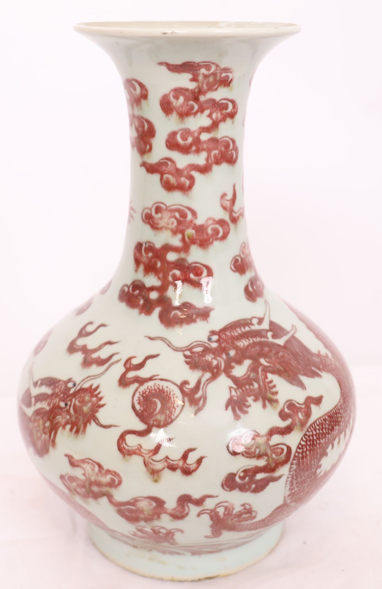 VASE EN PORCELAINE ROUGE DE FER "AUX DRAGONS IMPERIAUX" CHINE QING Vase de forme [...] - Bild 7 aus 11