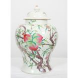 POTICHE COUVERTE EN PORCELAINE A DECOR DE PECHE DE LONGEVITE XXè Chine Epoque XXème [...]