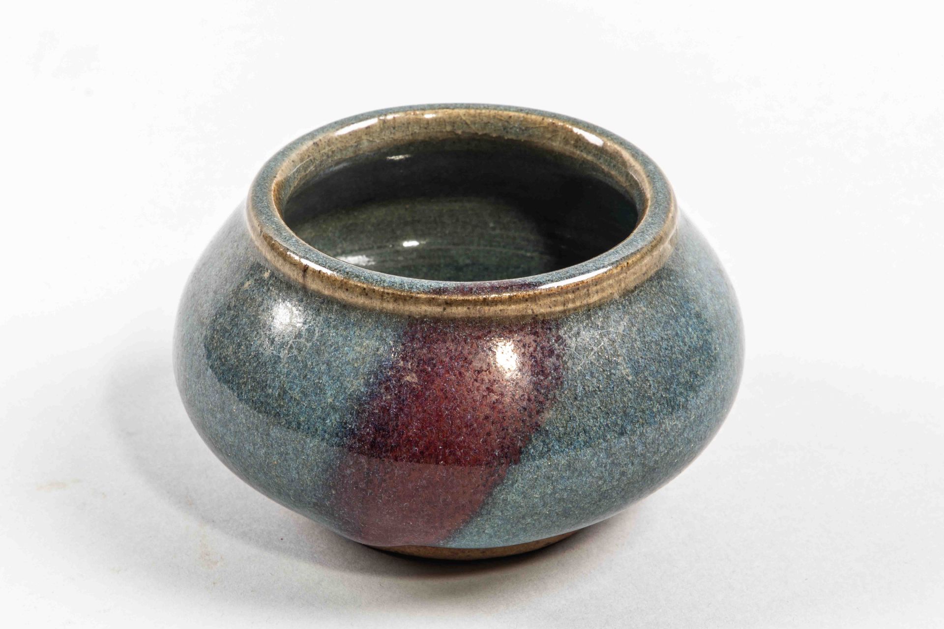 Petit pot Junyao globulaire en porcelaine à glaçure monochrome turquoise tacheté [...]