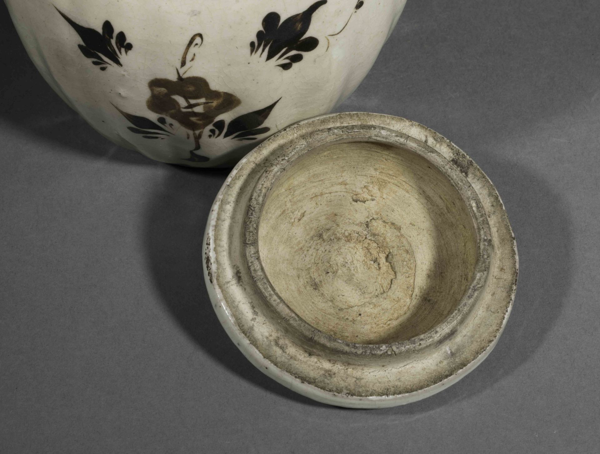 Pot couvert Cizhu moulé de godrons en grès porcelaineux à glaçure monochrome [...] - Bild 3 aus 5