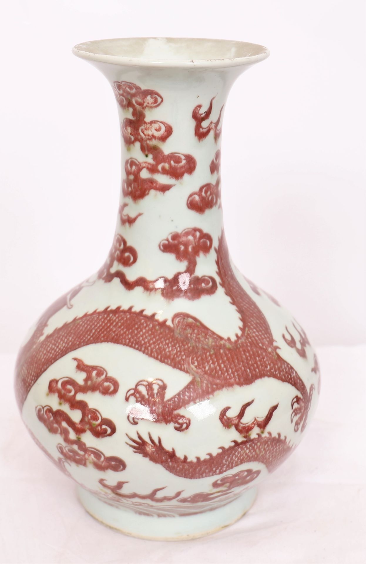 VASE EN PORCELAINE ROUGE DE FER "AUX DRAGONS IMPERIAUX" CHINE QING Vase de forme [...] - Bild 5 aus 11