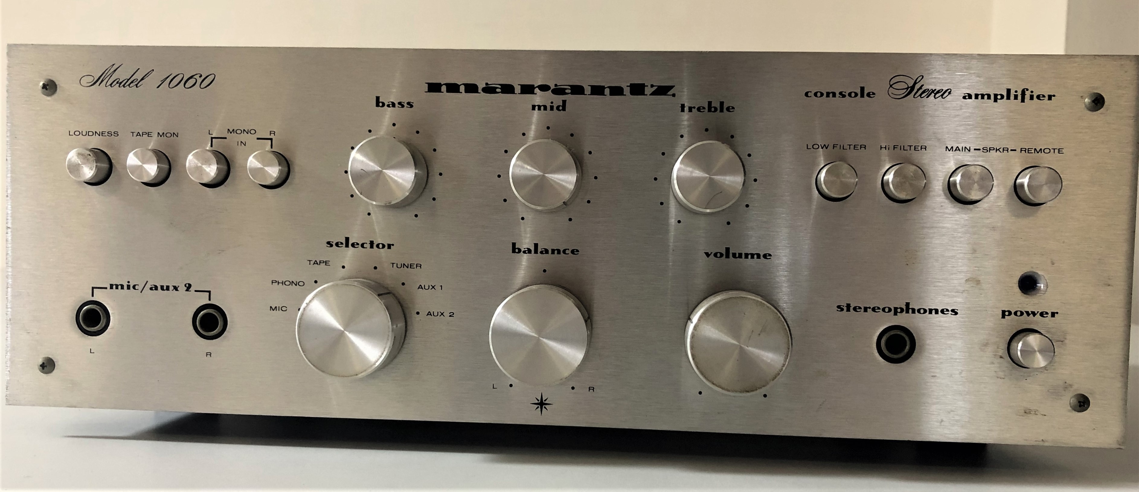 MARANTZ. A Marantz 1060 stereo amplifier.