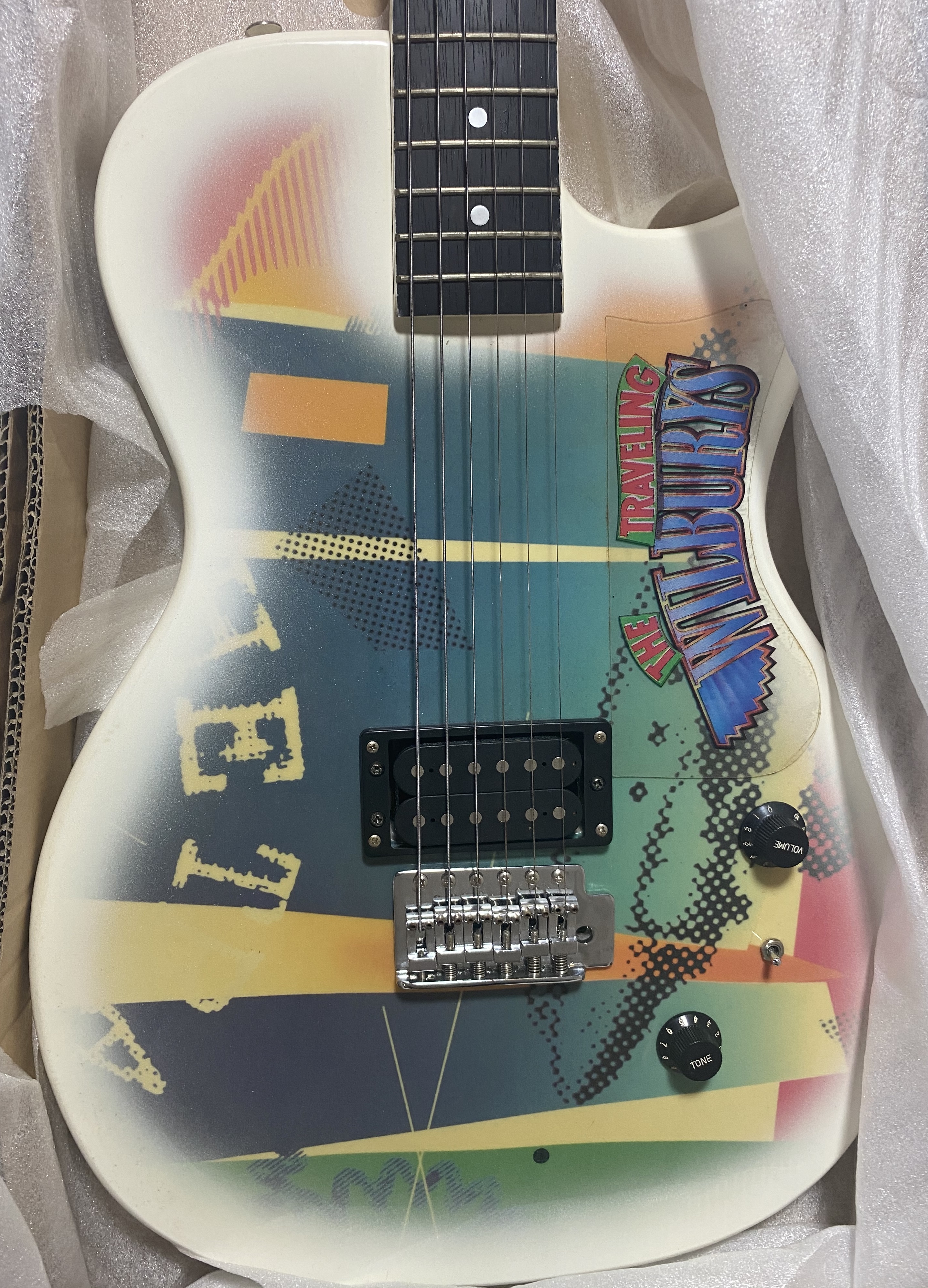 TRAVELING WILBURYS GRETSCH TW300 GUITAR/LP BOX SET. - Image 3 of 9