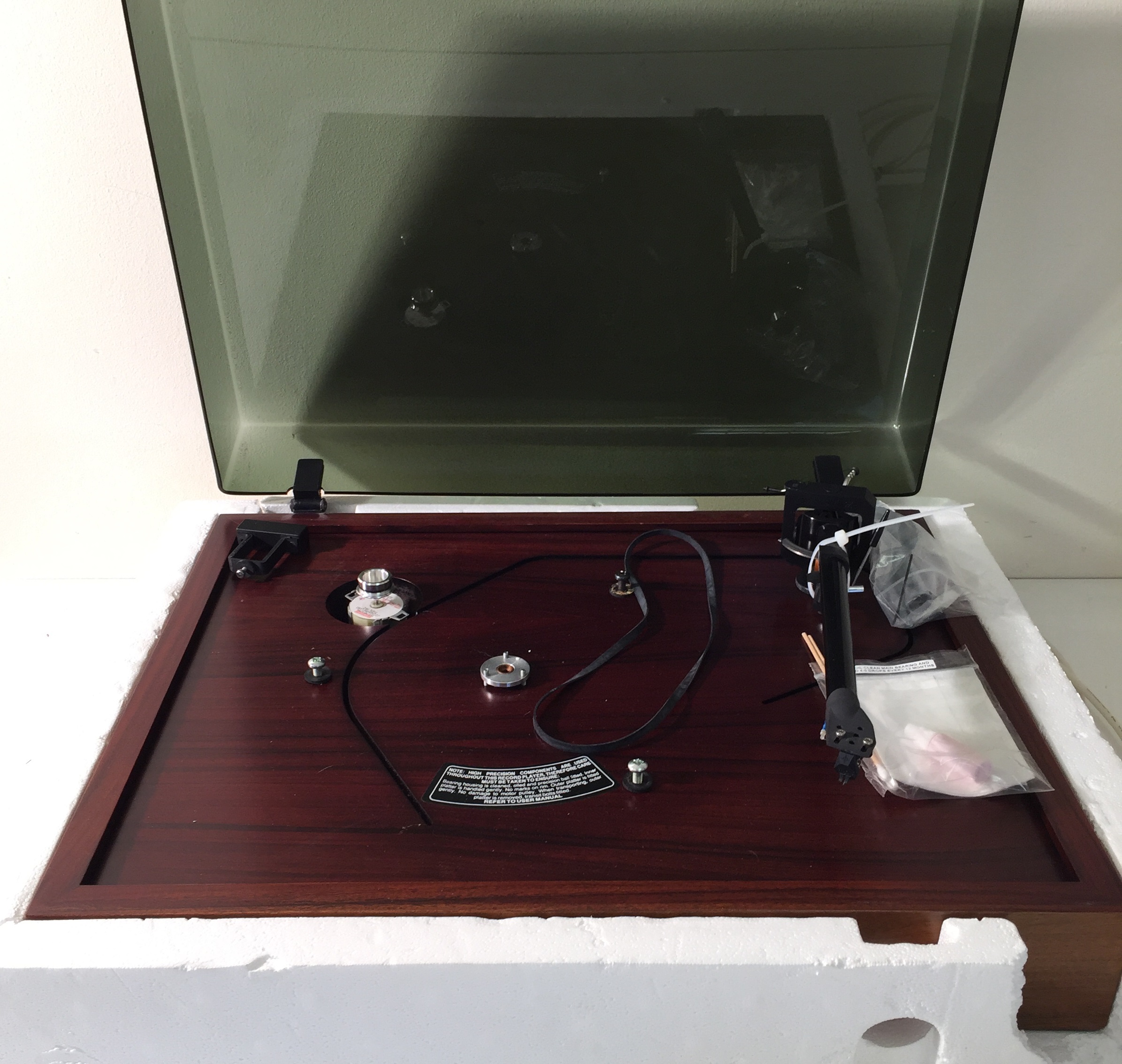 ROKSAN XERXES TURNTABLE. A Roksan Xerxes turntable with Artemis tonearm.