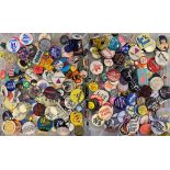 GENERAL/POP PROMOTIONAL BADGES. Excellent collection of approximately 320 badges to include: B.B.