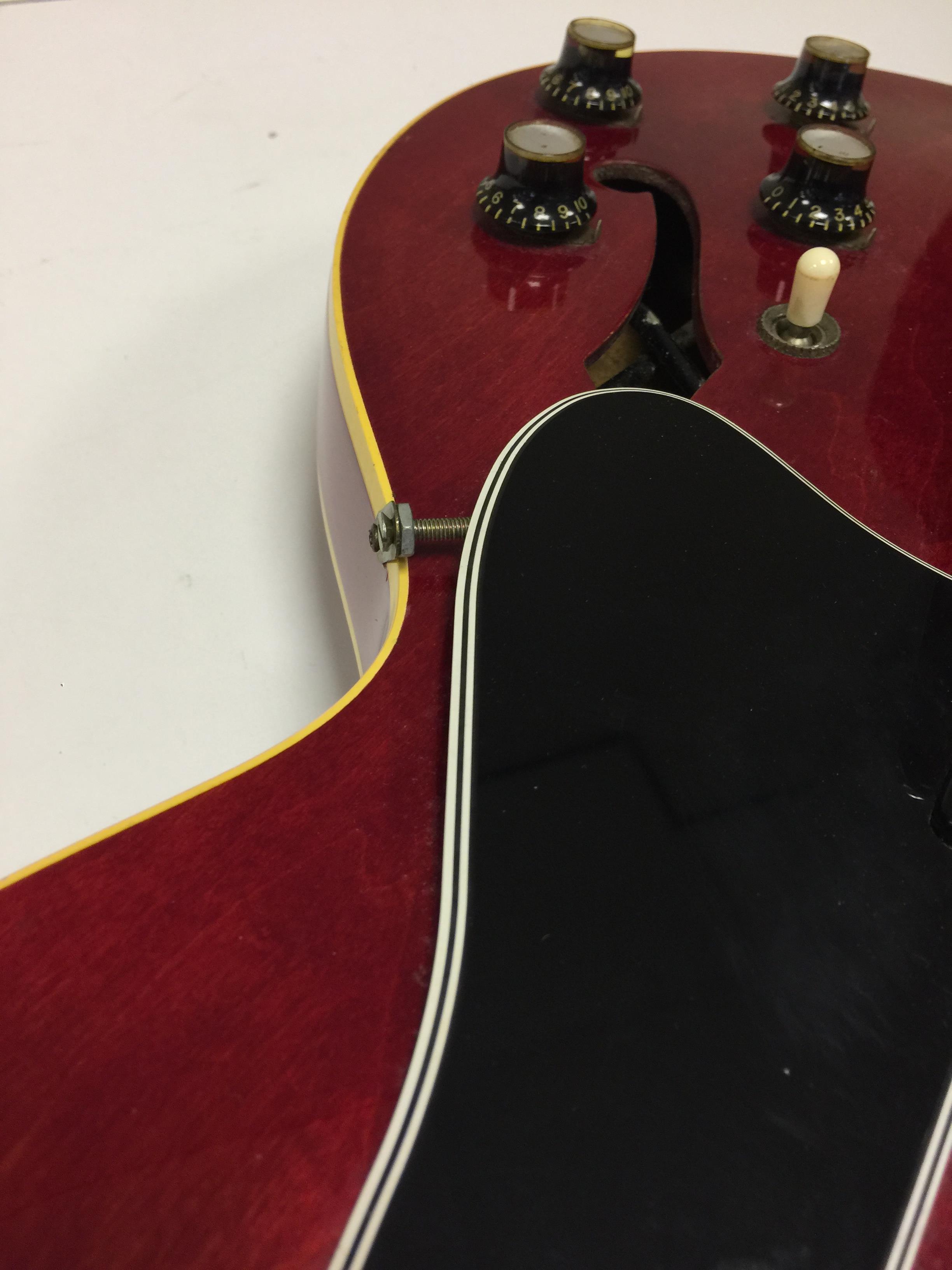 1963 GIBSON 335 CHERRY RED ELECTRIC GUITAR. - Image 17 of 20