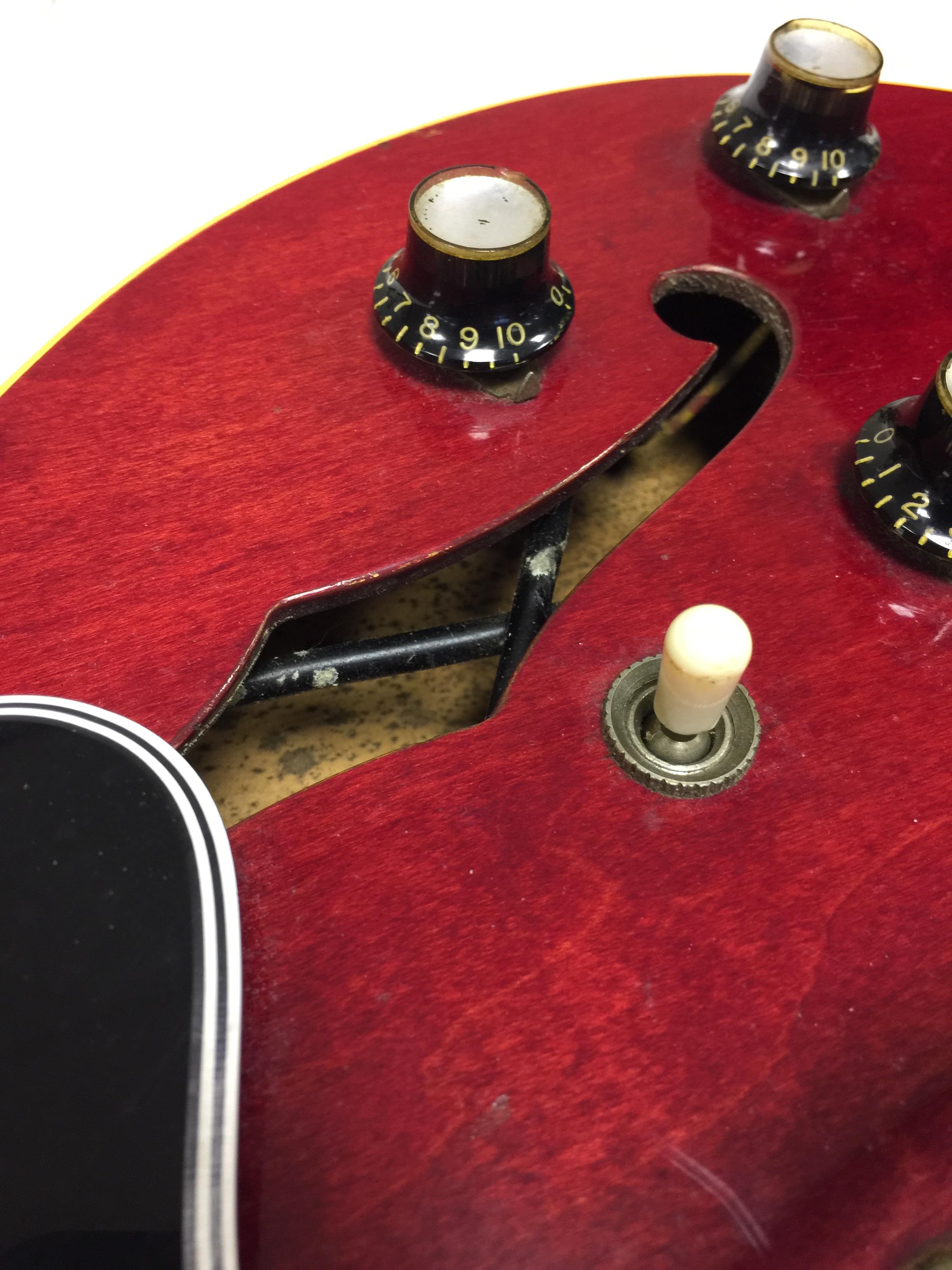 1963 GIBSON 335 CHERRY RED ELECTRIC GUITAR. - Image 3 of 20