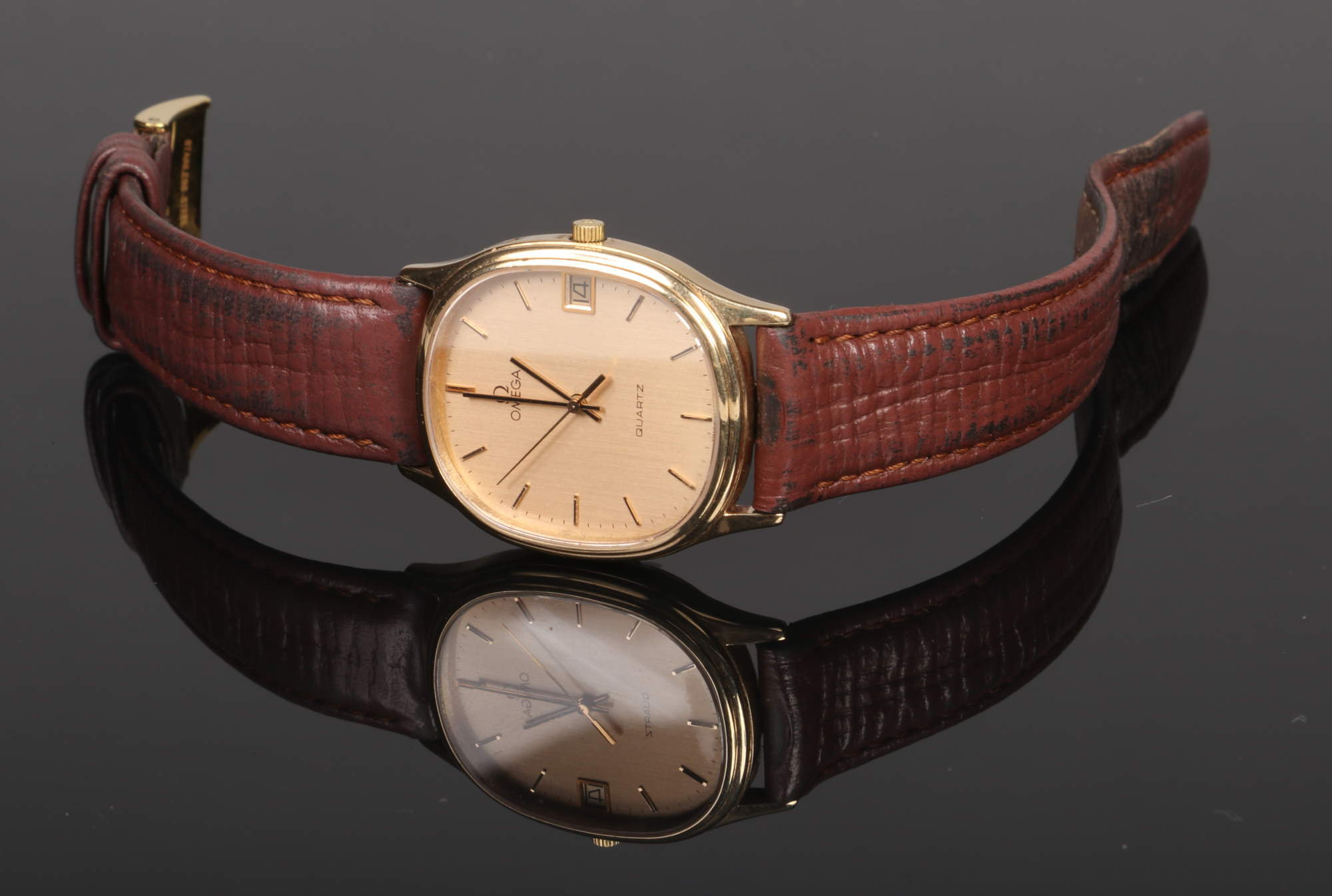 A gentleman's Omega 9 carat gold cased quartz wristwatch with original