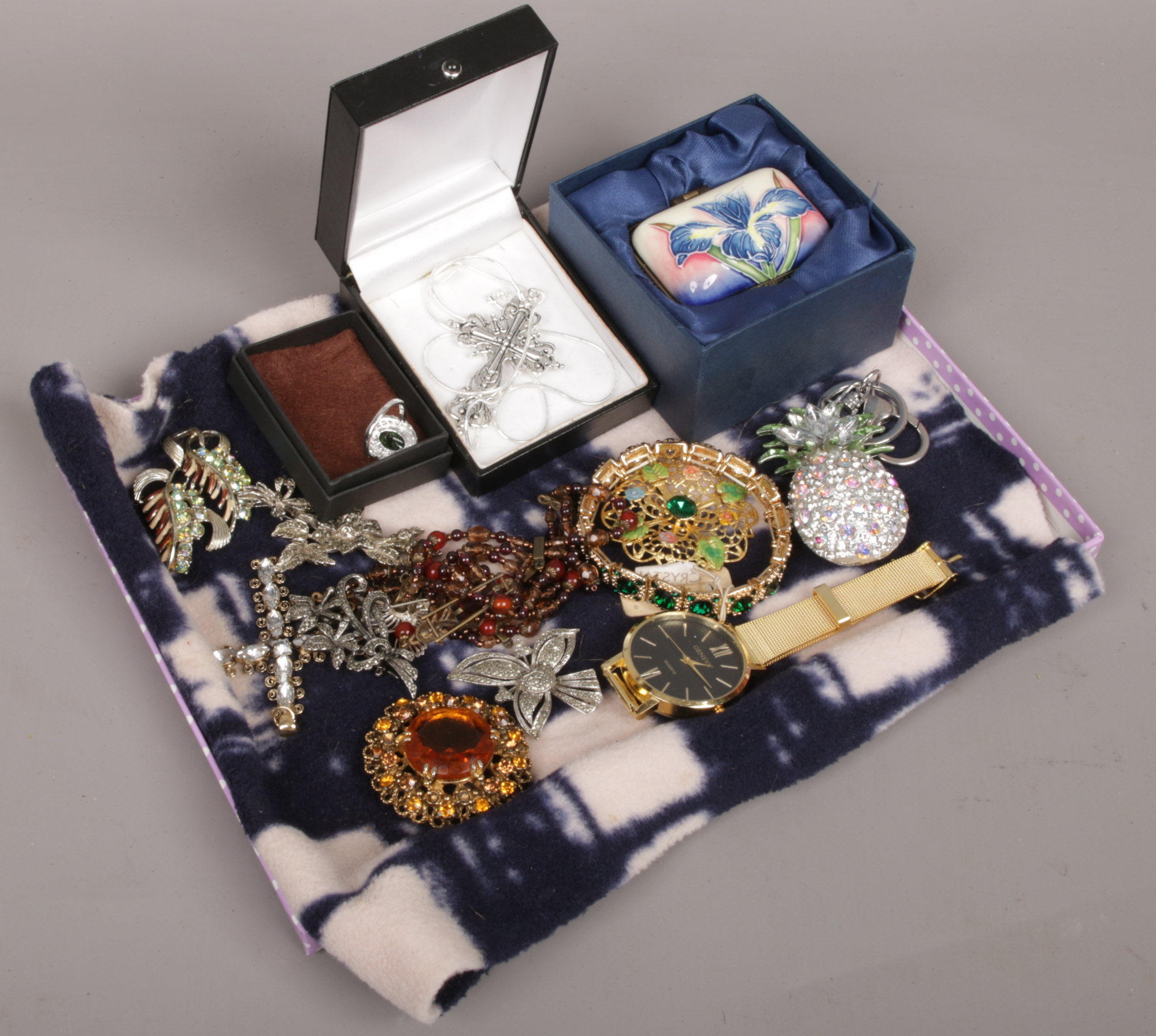 A box of costume jewellery to include dress ring, paste set brooches, pendant on silver chain etc.